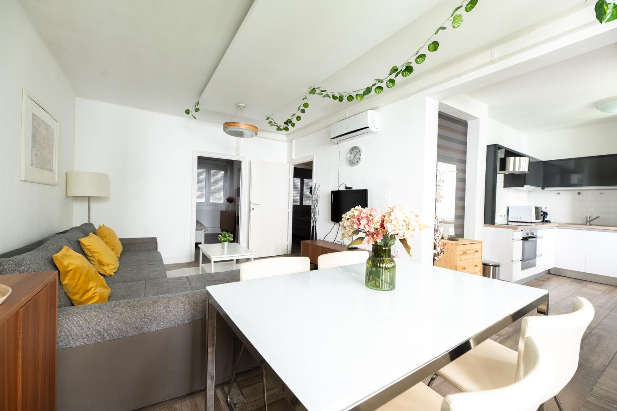 Superb Location & Chic Suite W' 2Bedroom Budapest Exterior photo